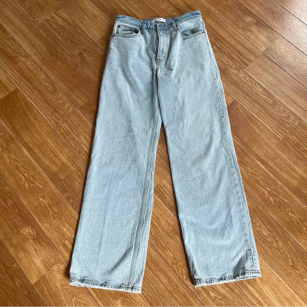NWOT Abercrombie & Fitch 90s Relaxed Jean